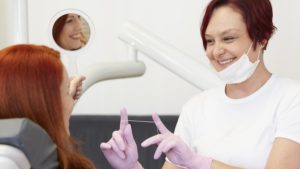 Benutzung Zahnseide Zahnarztpraxis Roger Barz Zahngesundheit Halle
