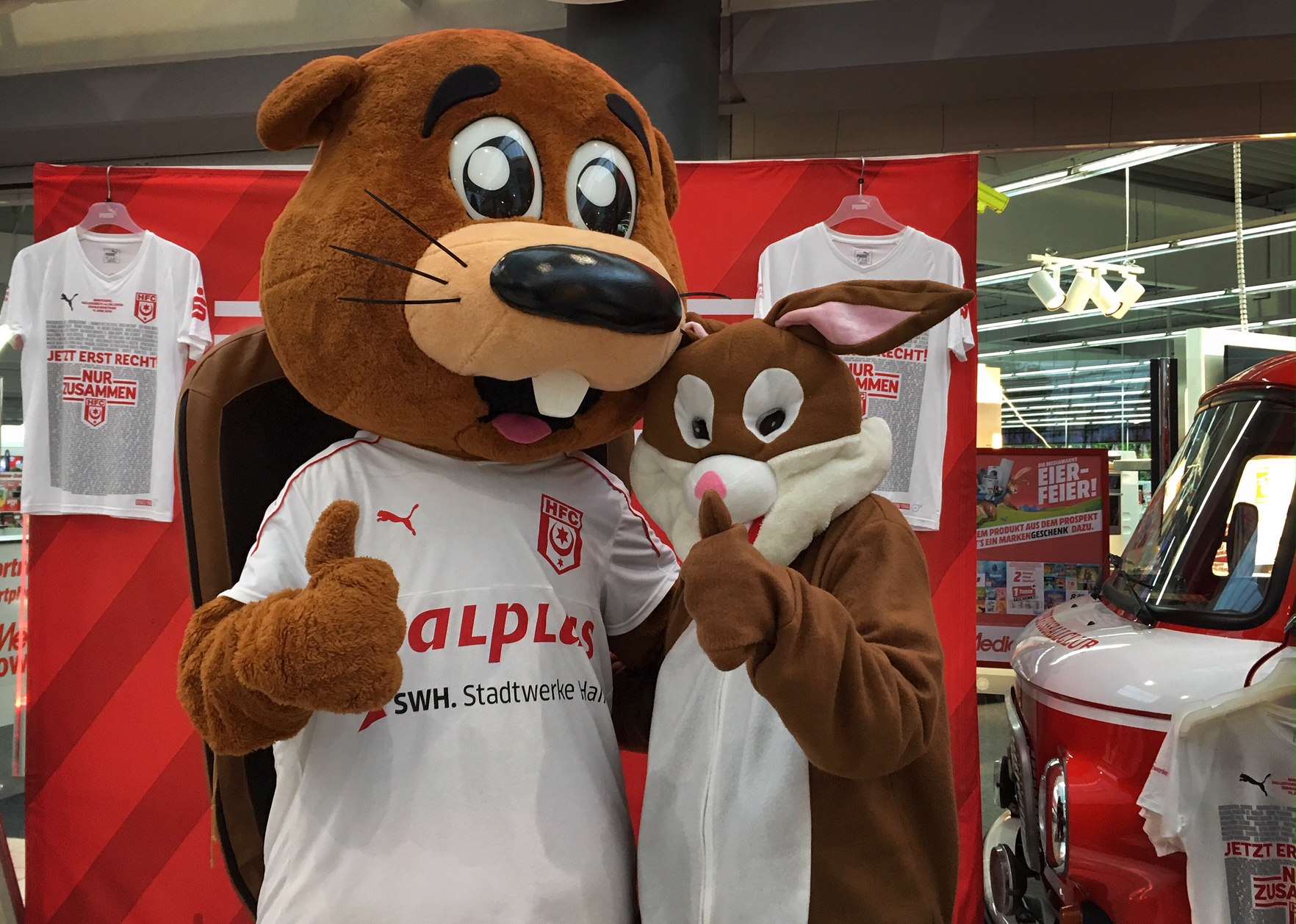 Hase mit Maskottchen HFC Zahngesundheit Halle