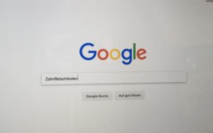 Google-Zahnfleischbluten-Suche