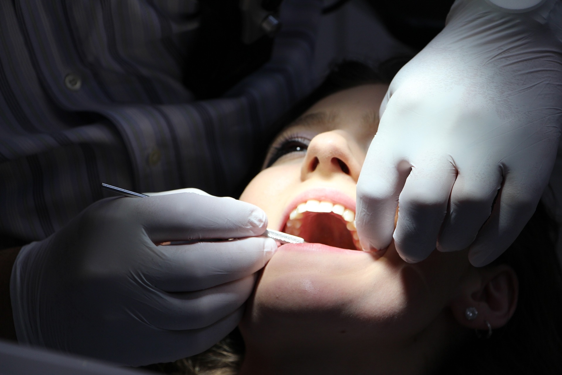 Zahnarzt Behandlung Zahnarztpraxis Roger Barz Halle Saale