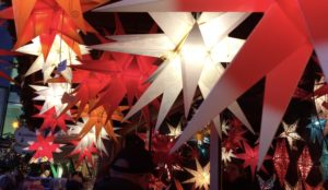 Weihnachtsmarkt Zahngesundheit Halle Stand mit Weihnachtssternen