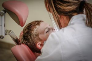Behandlung Kind Zahnarzt
