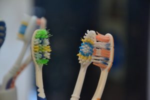 Zahnbürsten gebraucht Zahnarzt Roger Barz Halle