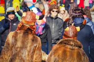 Wikinger verkleidet Zahnarztpraxis Roger Barz