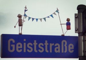 Figuren Straßenschild Geiststraße Zahnarzt Roger Barz Halle