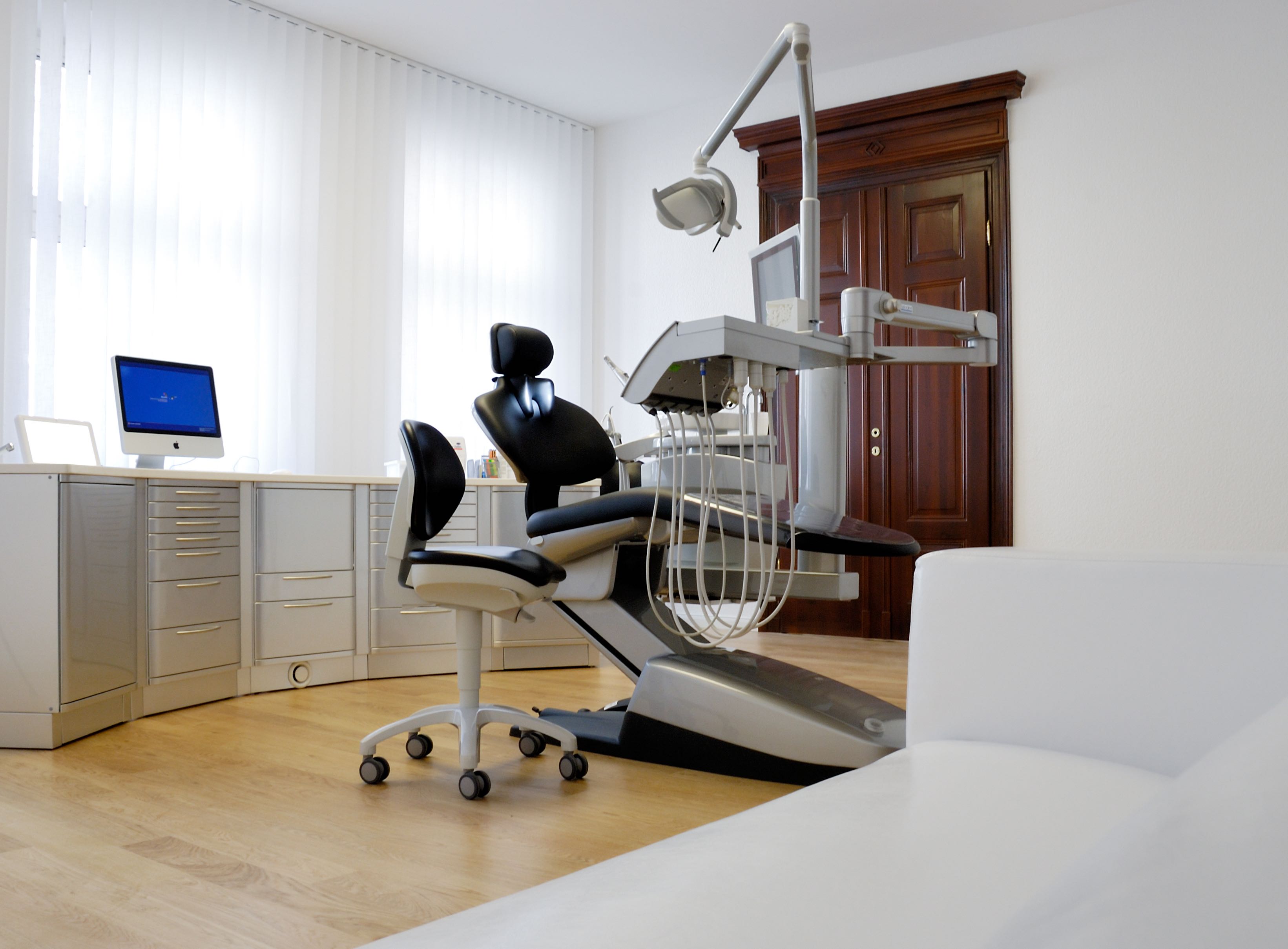 Ultradent Zahngesundheit Halle Zahnarzt Halle Saale Roger Barz I ultradent-zahngesundheit-halle-zahnarzt-halle-saale-roger-barz-i